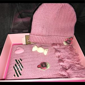 ❣️Juicy Couture Scarf and Hat Set Cupcake Couture